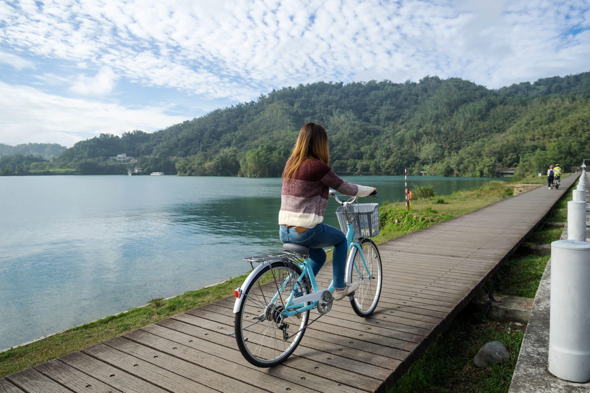 Vacances inoubliables à Annecy : découvrez la ville à deux roues