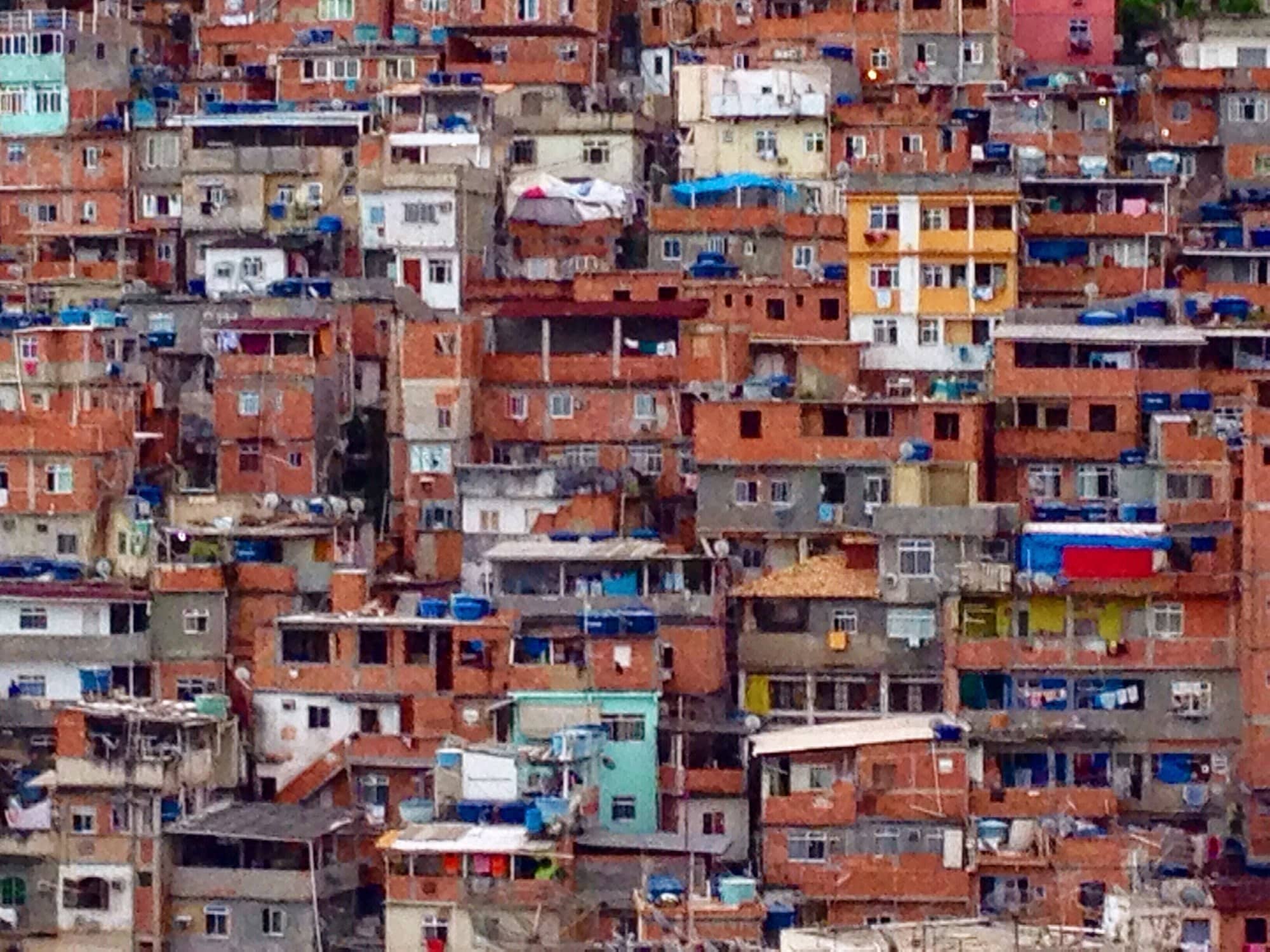 Comment organiser une visite authentique des favelas à Rio de Janeiro, Brésil : sécurité et recommandations ?